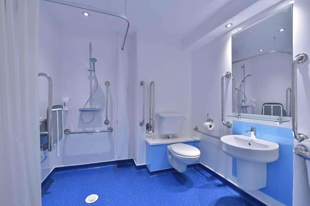 Travelodge Inverness Fairways Стая снимка