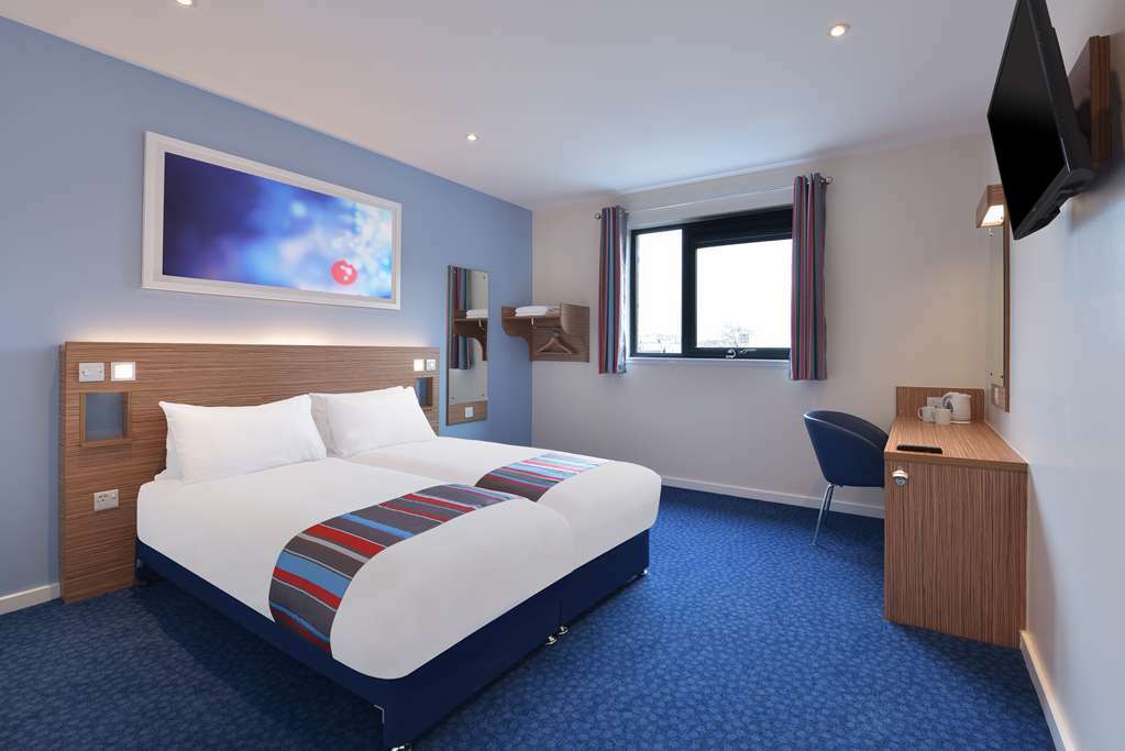 Travelodge Inverness Fairways Стая снимка